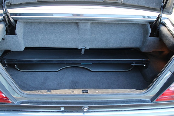 Mercedes-Benz E200 8 of 14