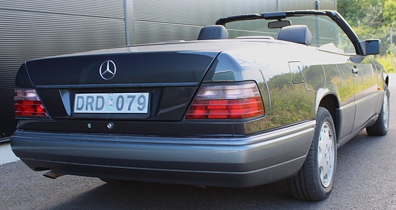 Mercedes-Benz E200 3 of 14