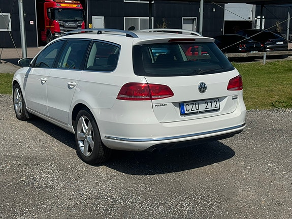 Volkswagen Passat 2 of 5