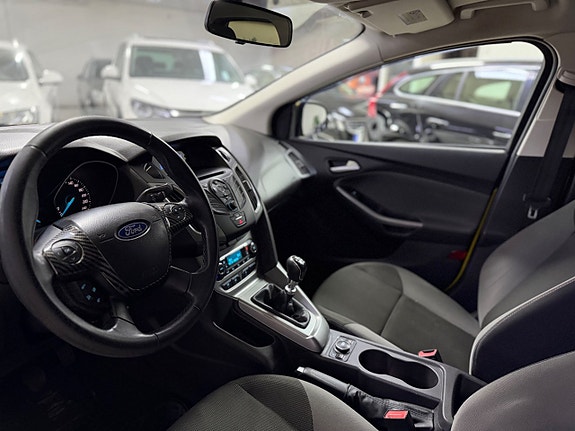 Ford Focus 9 of 14