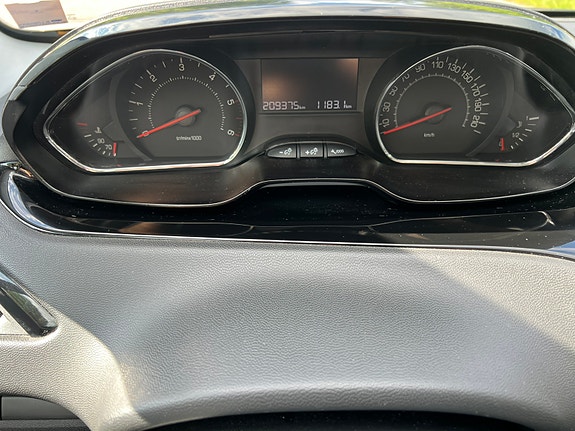 Peugeot 208 5 of 5