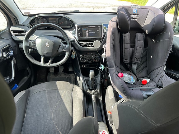 Peugeot 208 4 of 5