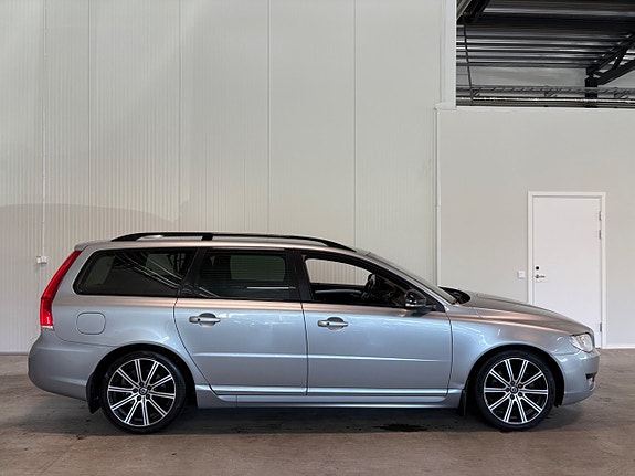 Volvo V70 2 of 5