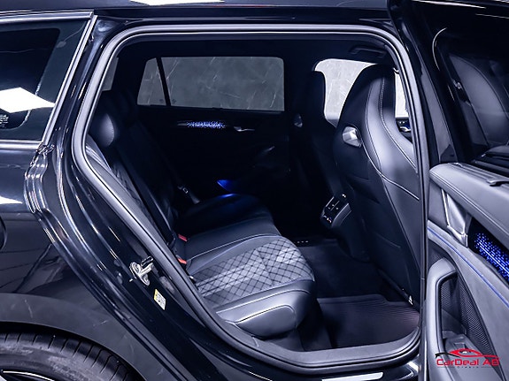 Volkswagen Passat 16 of 30