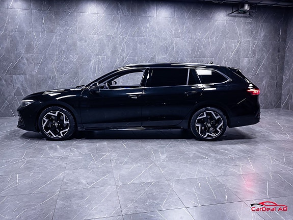 Volkswagen Passat 4 of 30