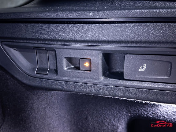 Volkswagen Passat 19 of 30