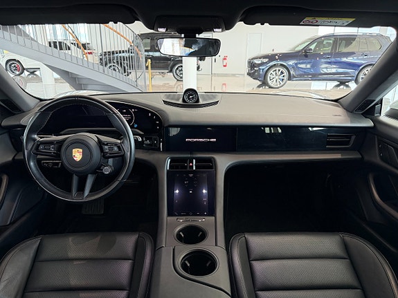 Porsche Taycan Cross Turismo 13 of 23