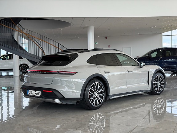 Porsche Taycan Cross Turismo 2 of 5