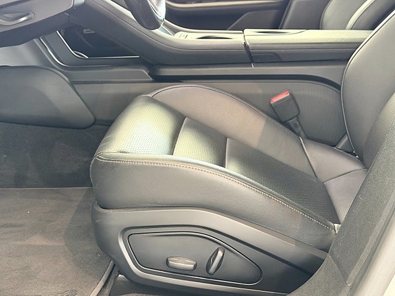 Porsche Taycan Cross Turismo 8 of 23