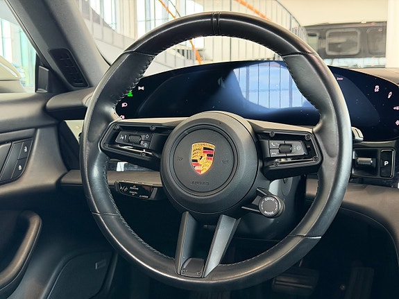 Porsche Taycan Cross Turismo 14 of 23