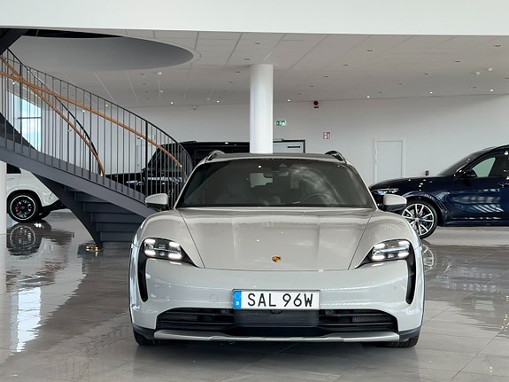 Porsche Taycan Cross Turismo 3 of 5