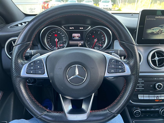 Mercedes-Benz CLA200 11 of 25