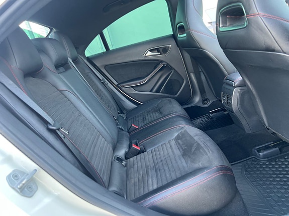 Mercedes-Benz CLA200 18 of 25