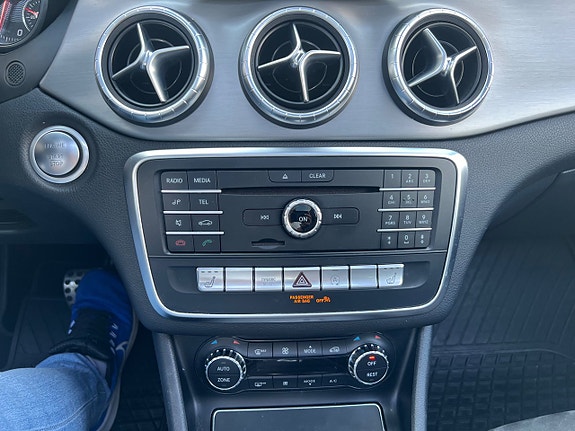 Mercedes-Benz CLA200 12 of 25