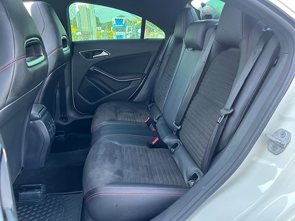 Mercedes-Benz CLA200 17 of 25