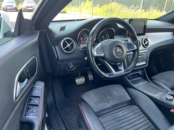 Mercedes-Benz CLA200 6 of 25