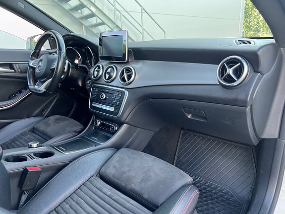 Mercedes-Benz CLA200 5 of 5