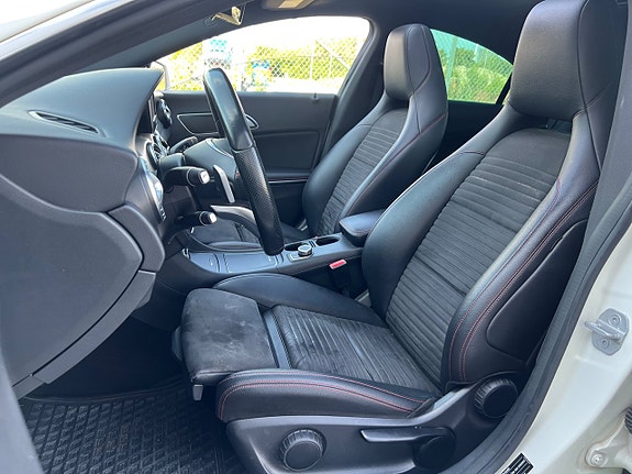Mercedes-Benz CLA200 8 of 25
