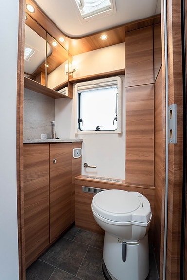 Dethleffs Globetrotter XL-I 7850 Premium *Queenbed / AC bodel / Solcell / Dragkrok* 9 of 12