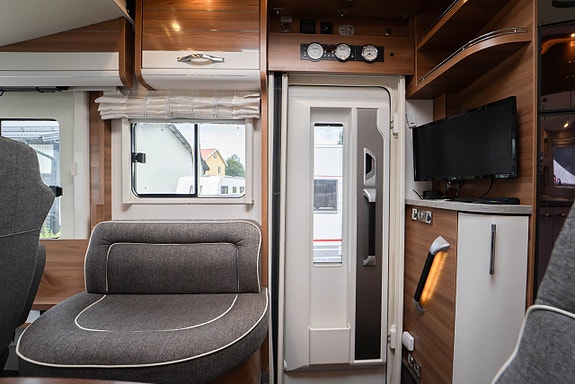 Dethleffs Globetrotter XL-I 7850 Premium *Queenbed / AC bodel / Solcell / Dragkrok* 10 of 12