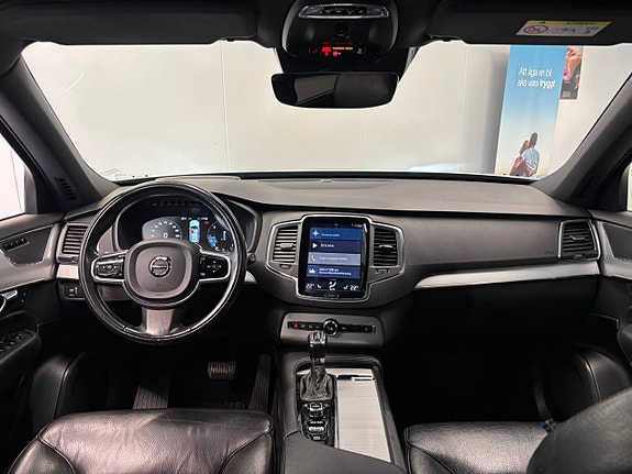 Volvo XC90 18 of 30