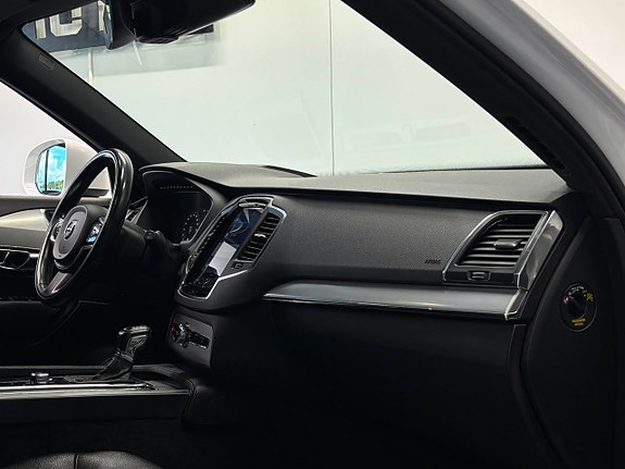 Volvo XC90 27 of 30