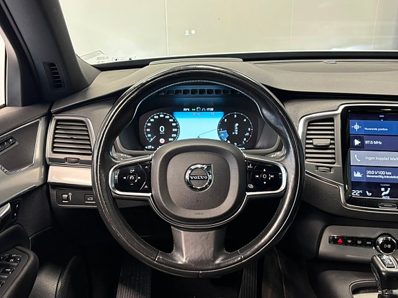 Volvo XC90 19 of 30