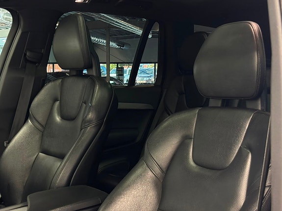 Volvo XC90 17 of 30