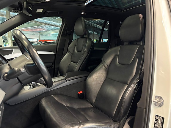 Volvo XC90 15 of 30