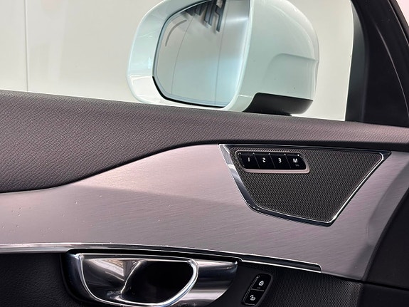 Volvo XC90 14 of 30
