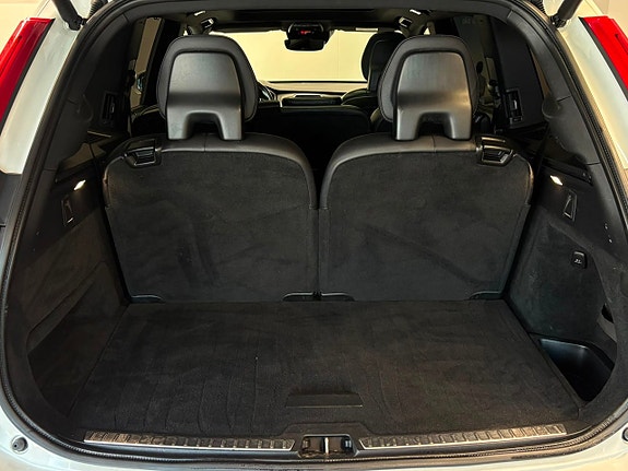 Volvo XC90 11 of 30