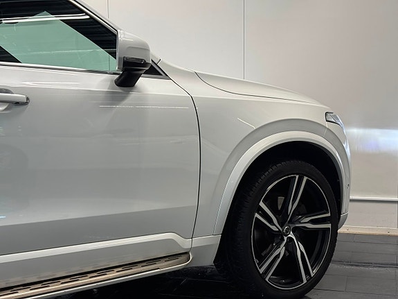 Volvo XC90 10 of 30