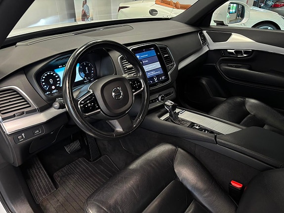 Volvo XC90 12 of 30