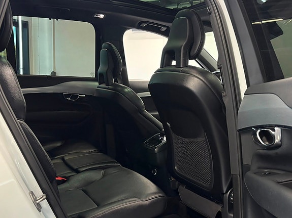 Volvo XC90 28 of 30