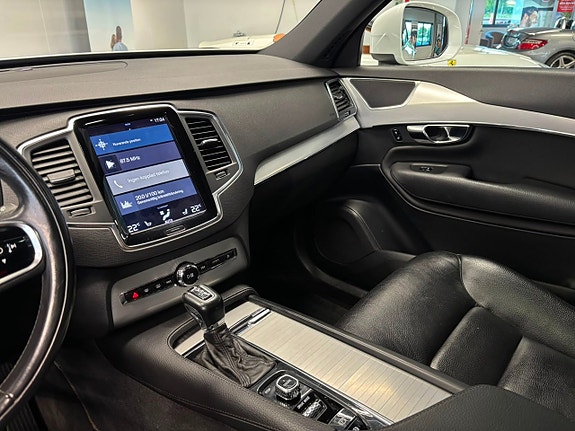 Volvo XC90 21 of 30