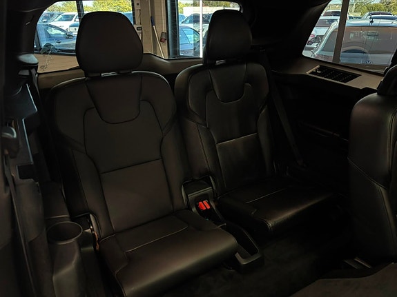 Volvo XC90 30 of 30