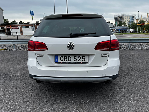 Volkswagen Passat Alltrack 6 of 12