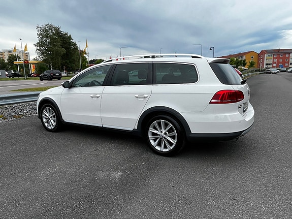 Volkswagen Passat Alltrack 12 of 12
