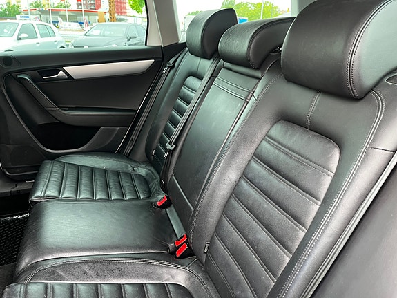Volkswagen Passat Alltrack 11 of 12