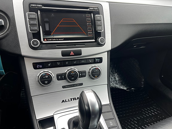 Volkswagen Passat Alltrack 3 of 5