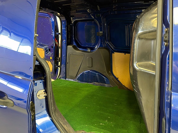 Ford Transit Connect 9 of 15