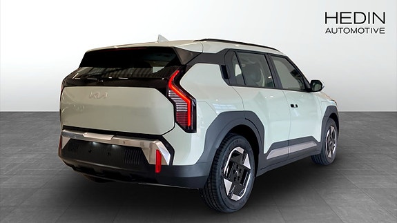 Kia EV3 2 of 5