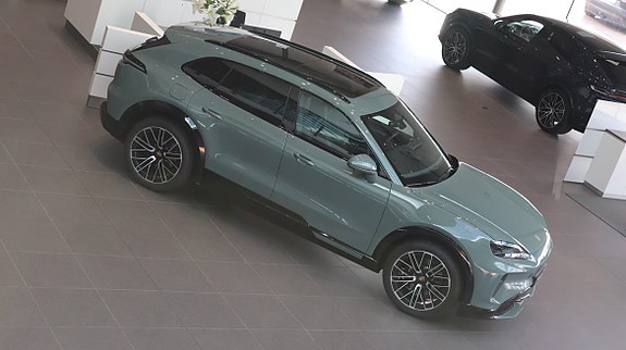 Porsche Cayenne 9 of 10