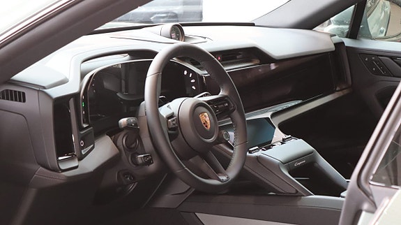 Porsche Cayenne 3 of 5