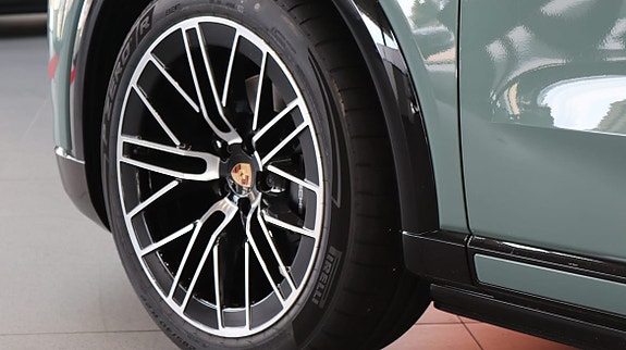 Porsche Cayenne 5 of 5