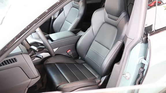 Porsche Cayenne 4 of 5