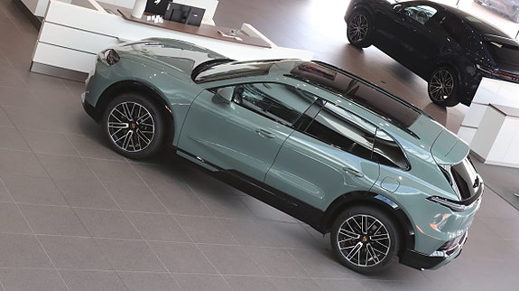 Porsche Cayenne 10 of 10