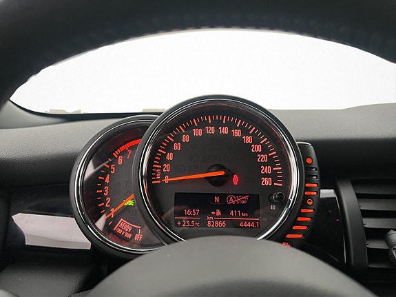 MINI Cooper 13 of 25