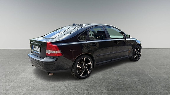 Volvo S40 3 of 5