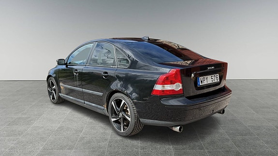 Volvo S40 2 of 5